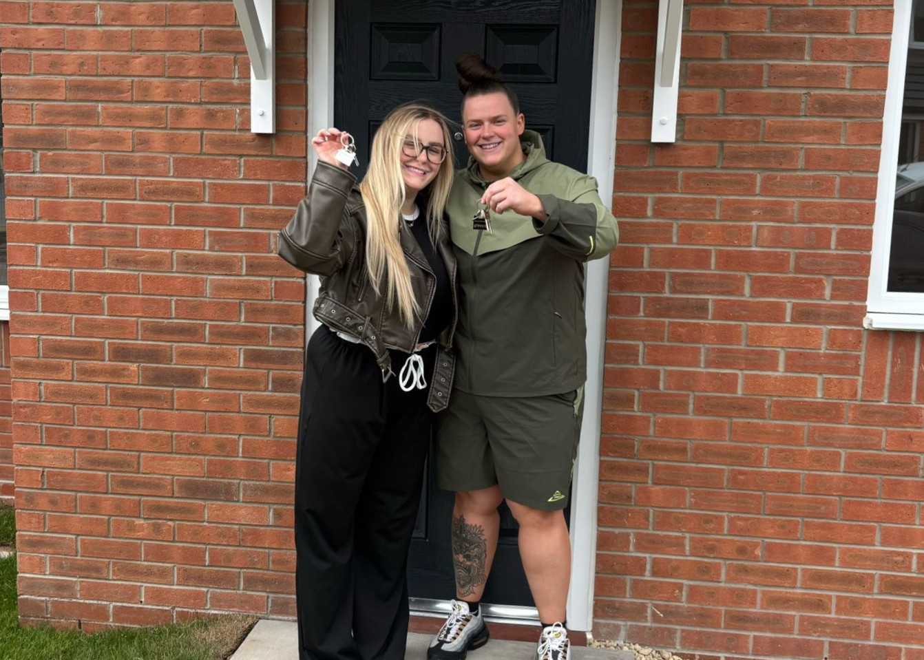 Lauren And Ellie (1)